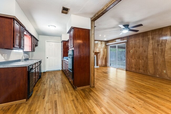 Building Photo - 10107 Muskogee Dr