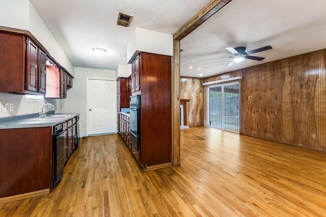 Foto del edificio - 10107 Muskogee Dr