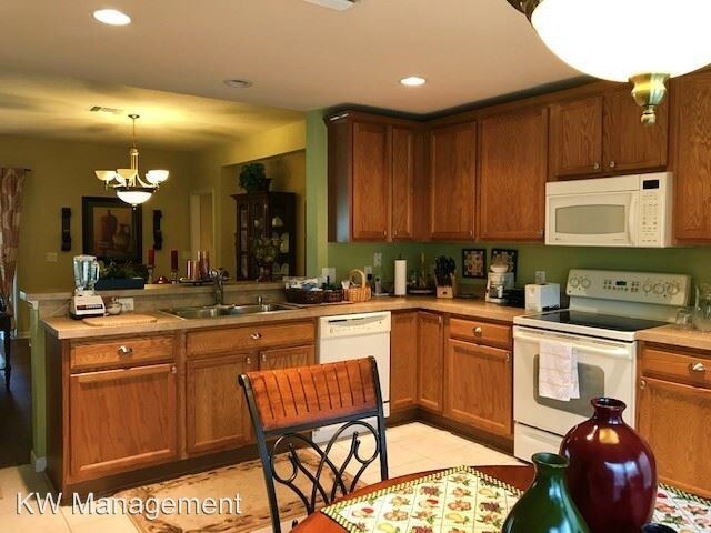 Building Photo - 2 br, 2 bath House - 4226 SW 53 Circle