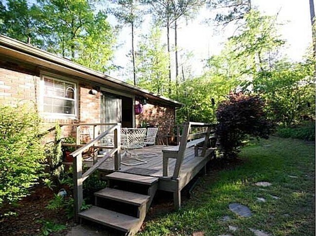 Building Photo - 245 Rocky Dr