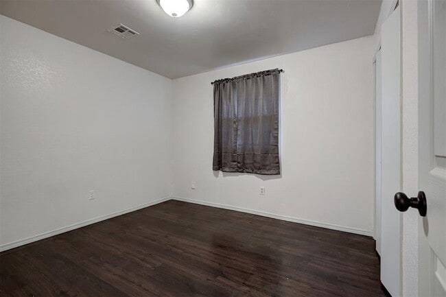 Building Photo - 11832 Sagamore Dr