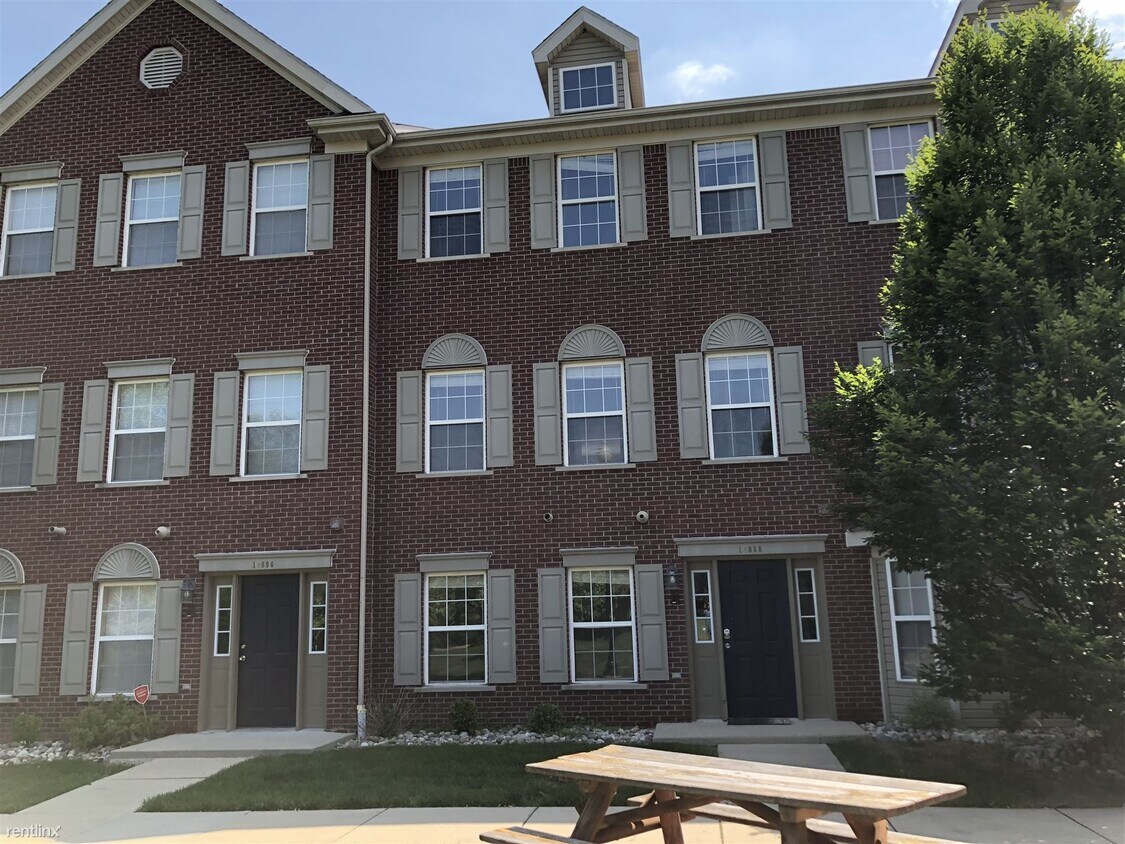 Primary Photo - 3 br, 2.5 bath Condo - 10888 Pardee Rd