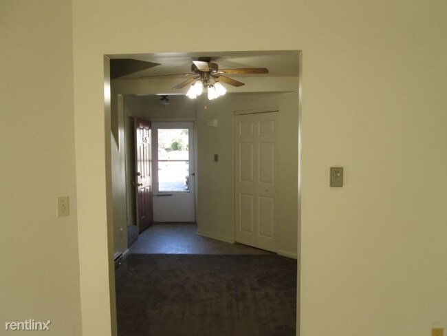 Building Photo - 2 br, 1.5 bath Townhome - 955 Orchard Drive