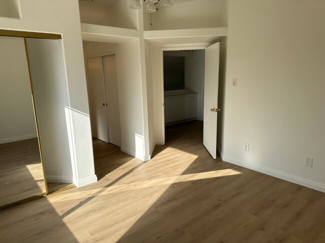 Foto del edificio - 735 Blake Rd