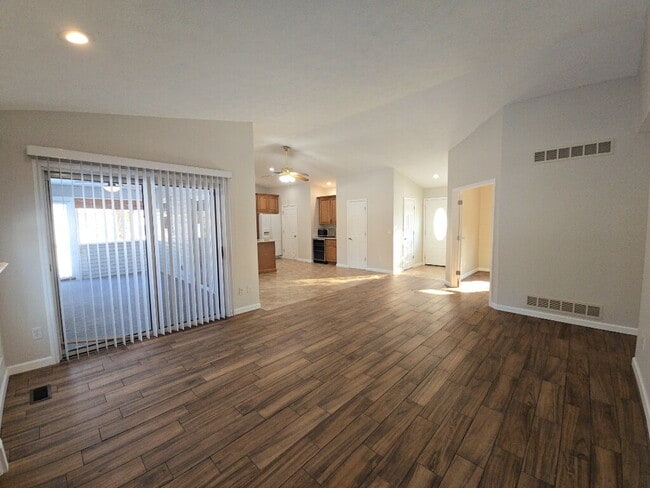 Building Photo - 4 Edam Ct