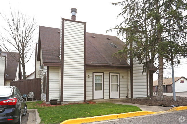 Building Photo - Lofts of Sandcreek