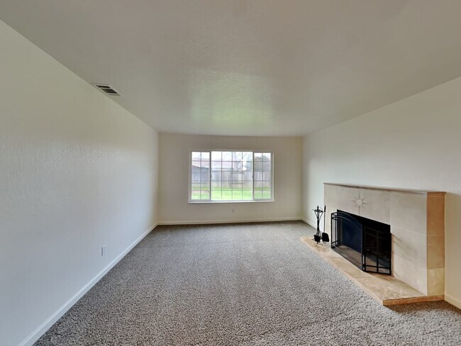 Building Photo - 3906 Wildrose Way