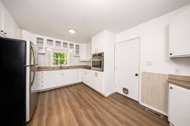 Foto del edificio - One level home in Beechwood