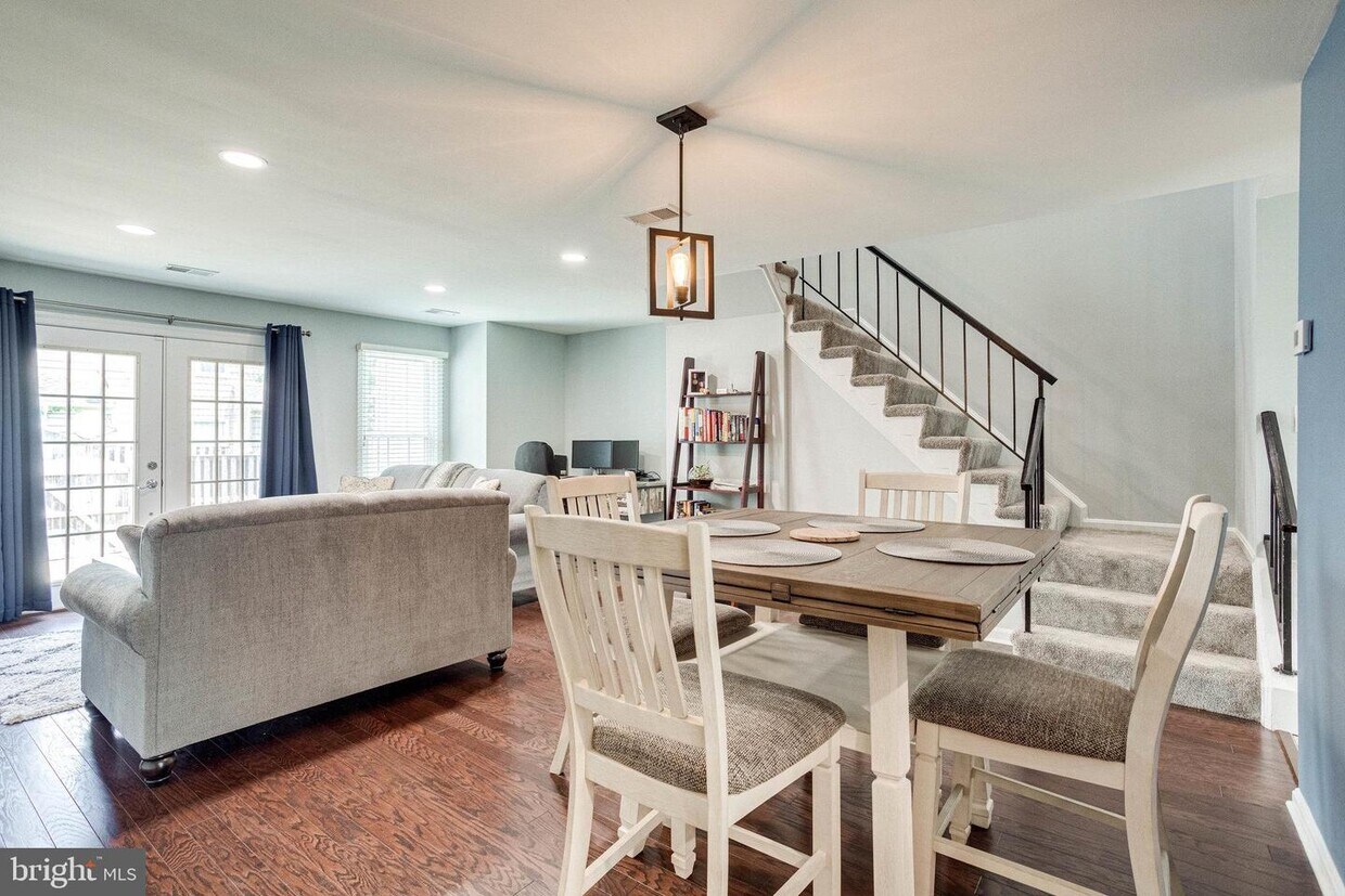 8023 Edinburgh Dr, Springfield, VA 22153 Townhouse for Rent in