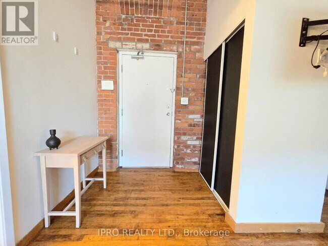 Photo du bâtiment - 121-121 Prescott Ave
