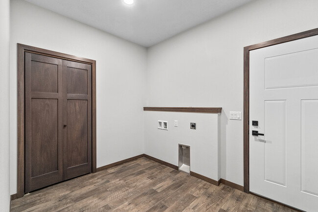 Building Photo - 6304 N Deadwood Ave