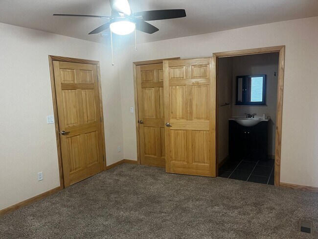 Foto del edificio - Well Maintained Main Level Apartment.
