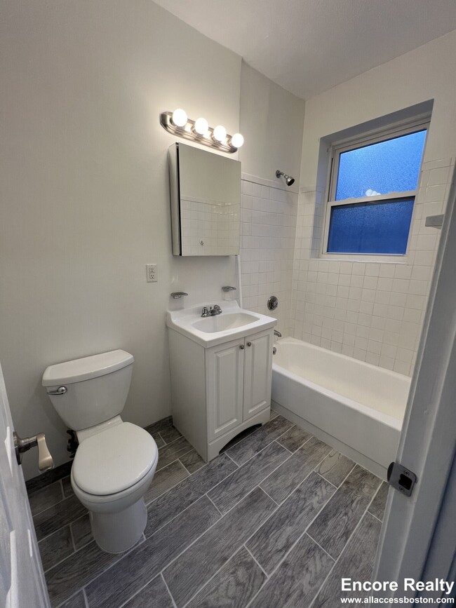 Building Photo - 111 Norway St