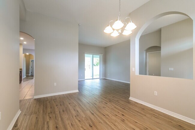 Building Photo - 2417 Huron Cir