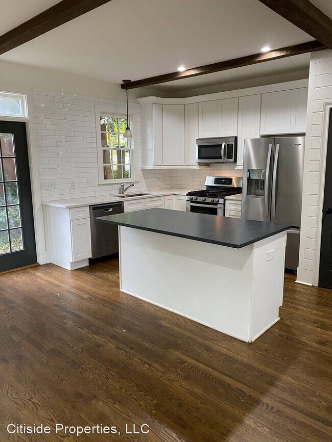 Building Photo - 3 br, 3 bath House - 600 Elm St