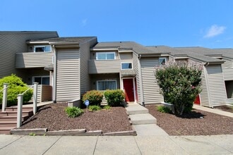 Building Photo - 1416 Bradley Dr