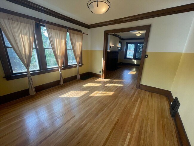 Foto del edificio - 414 N 19th Ave E
