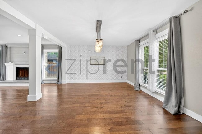 Foto del edificio - 3817 Dutton Dr