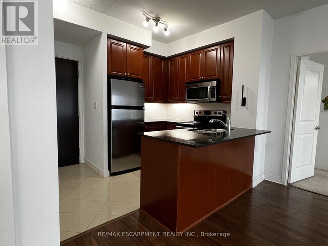 Building Photo - 50 Absolute Ave