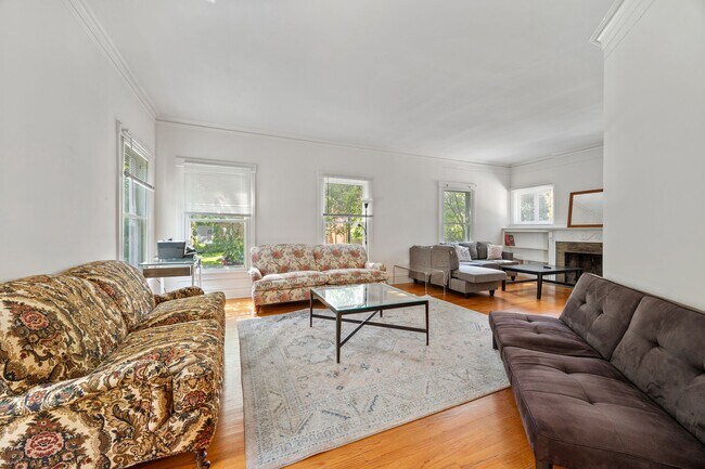 Foto del edificio - 627 Library Pl