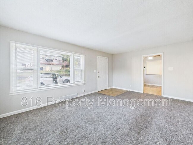 Building Photo - 2700 Oakley Ave
