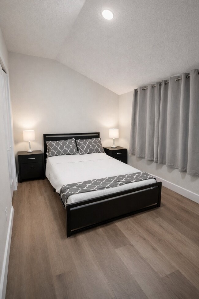 Photo - 801 E Knollwood St House