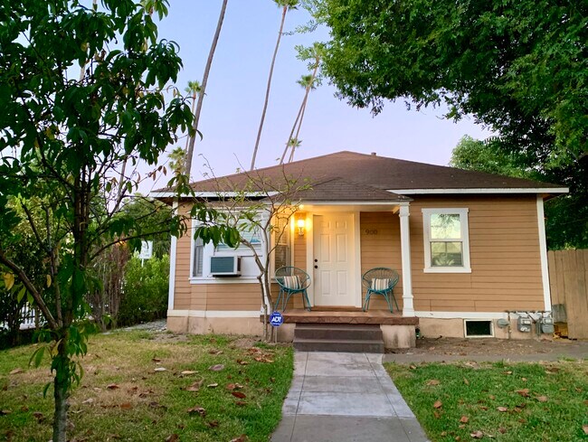 Building Photo - 900 N El Molino Ave.