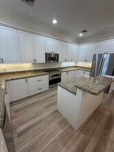 Building Photo - 824 Virginia Gardens Dr