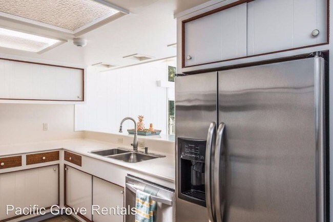 Building Photo - 4 br, 3 bath House - 2 Cielo Vista Dr.