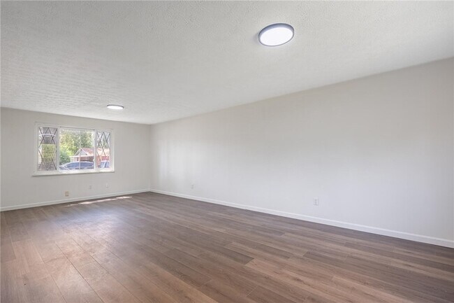 Foto del edificio - 6221 Longford Rd