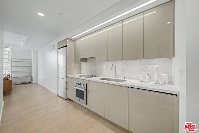 Foto del edificio - 1050 S Grand Ave