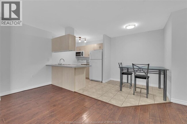 Photo du bâtiment - 1390 Lauzon Rd