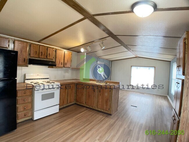 Foto del edificio - 2 Bed 1 Bath Mobile Home COMING SOON!