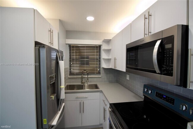 Building Photo - 1 br, 1 bath House - 8801 W Flagler St Apt...