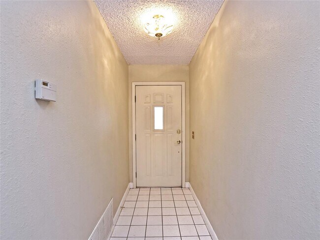 Foto del edificio - 2407 Versailles Dr