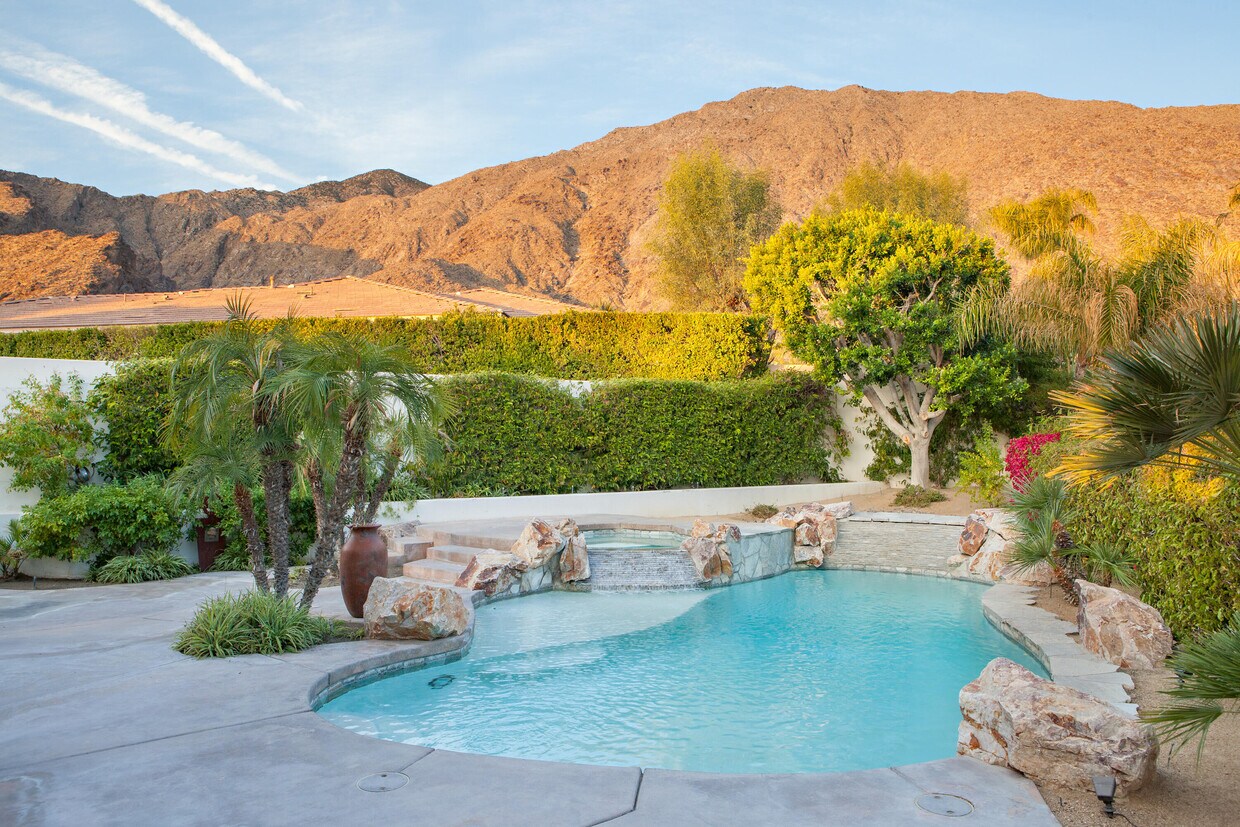 Foto principal - 639 Big Canyon Dr S