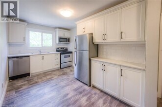 Building Photo - 158 Erb St E