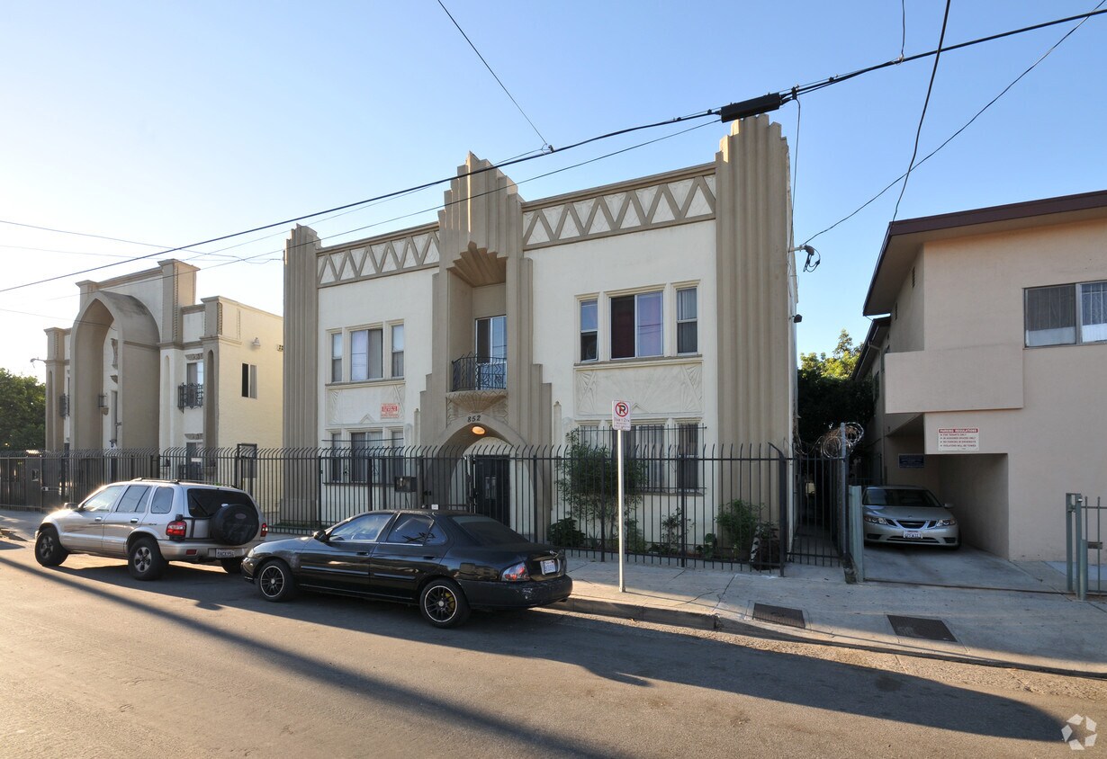 Building Photo - 852 W 42nd Pl