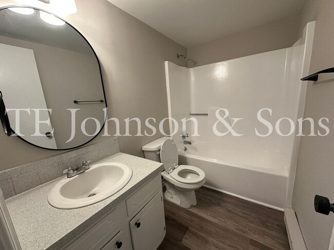 Building Photo - Cozy 1 Bedroom Unit with Water Included on Green Oaks Ct