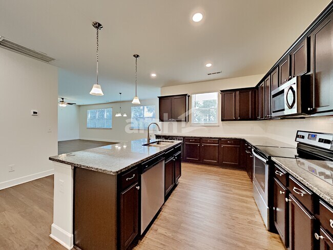 Foto del edificio - 4800 Horatio Ct