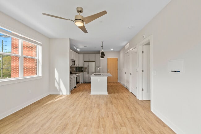 1 Bed - Standard Kitchen - Reed Creek Greenway Apartments