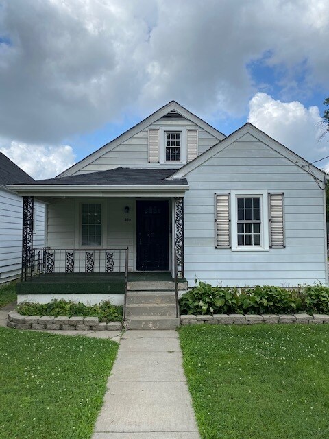 Foto principal - 836 W Whitney Ave
