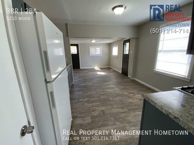 Building Photo - Newly Renovated 3-bedroom 1.5-bath House i...