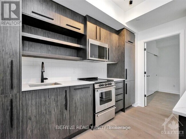 Building Photo - 560 Rideau St