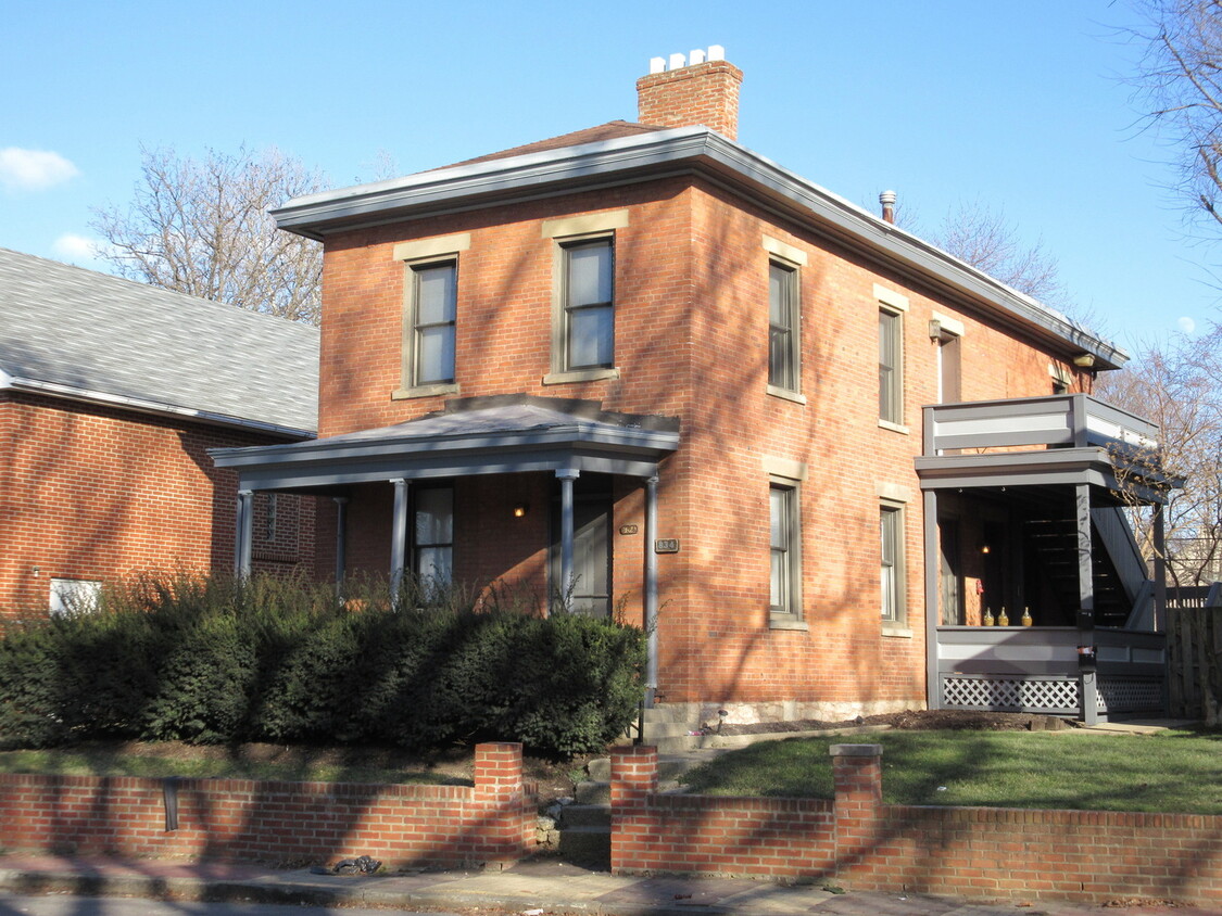 Primary Photo - 834 Summit St