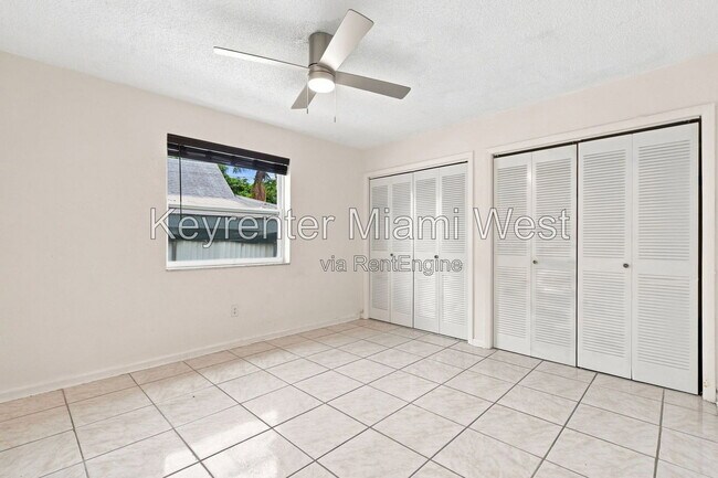 Foto del edificio - 872 NW 108th St
