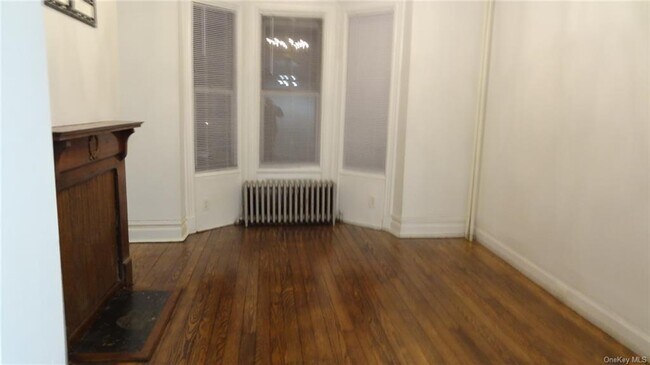 Foto del edificio - 517 E 235th St