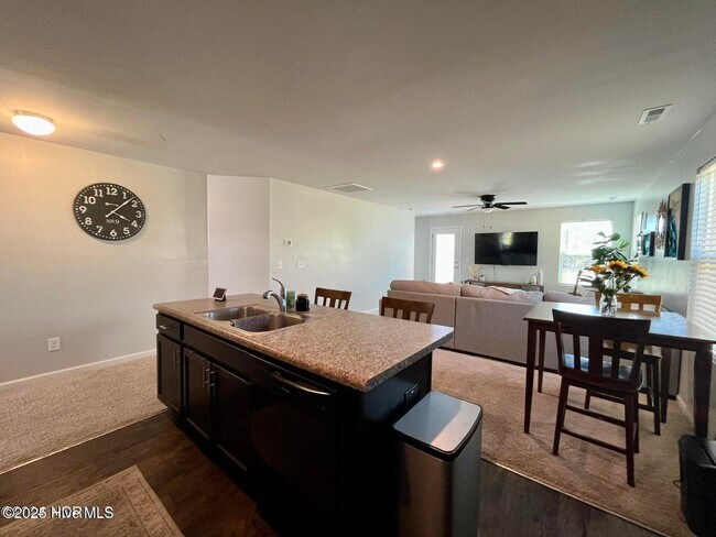 Foto del edificio - 407 Hope Ln