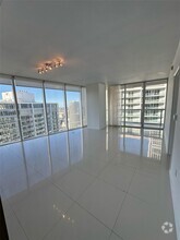 Building Photo - 495 Brickell Ave