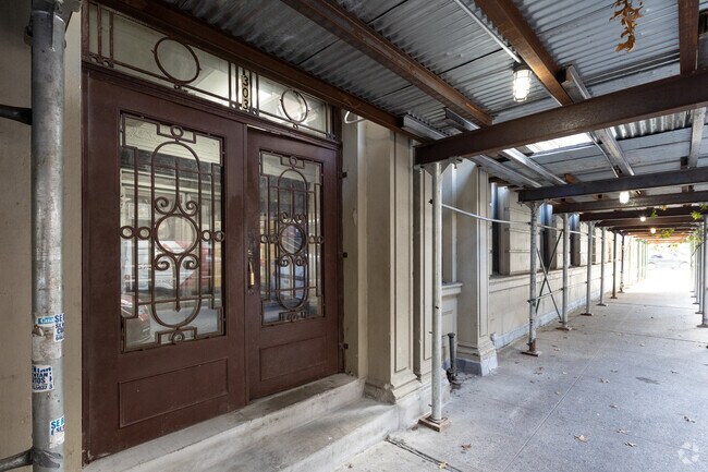 Entrada - 303 W 122nd St
